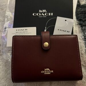 Coach medium wallet EUC removeable card case with ID holder
